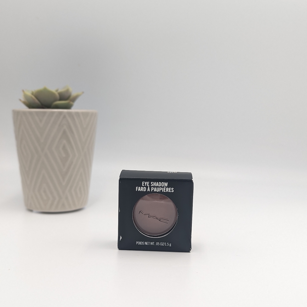 MAC Finian Eyeshadow - Picture 4 of 4